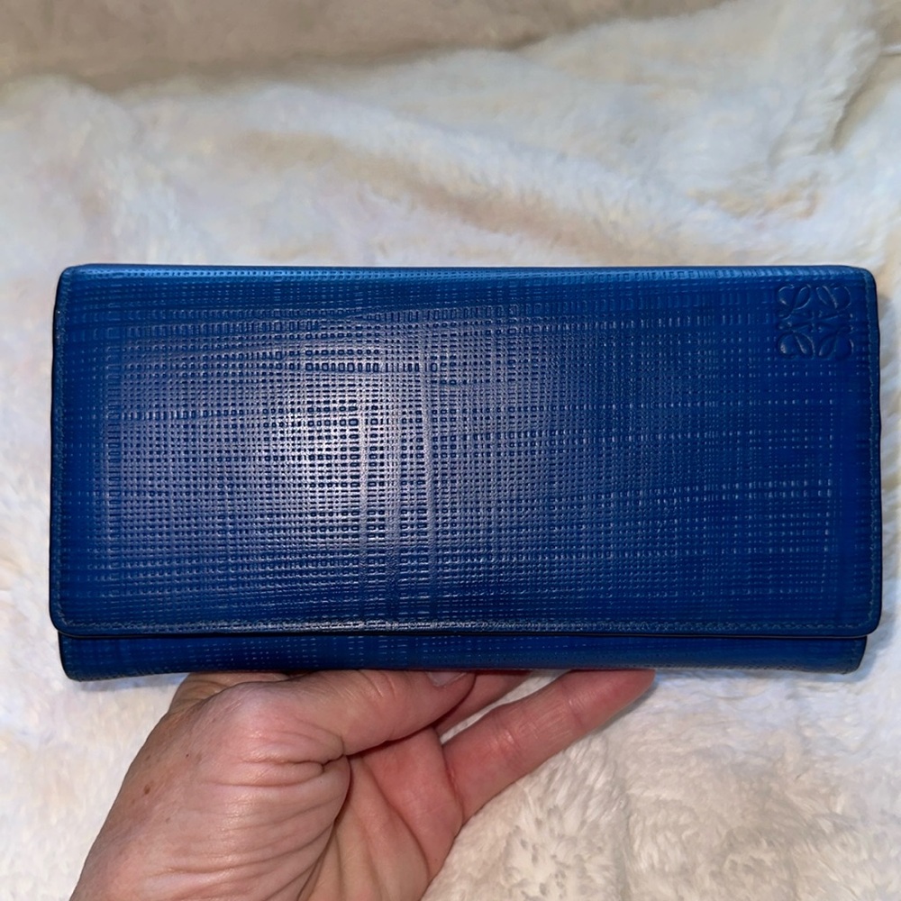 LOEWE 💙 Flap Royal Blue/Black leather textured wallet LOOKS NEW Authentic Mint